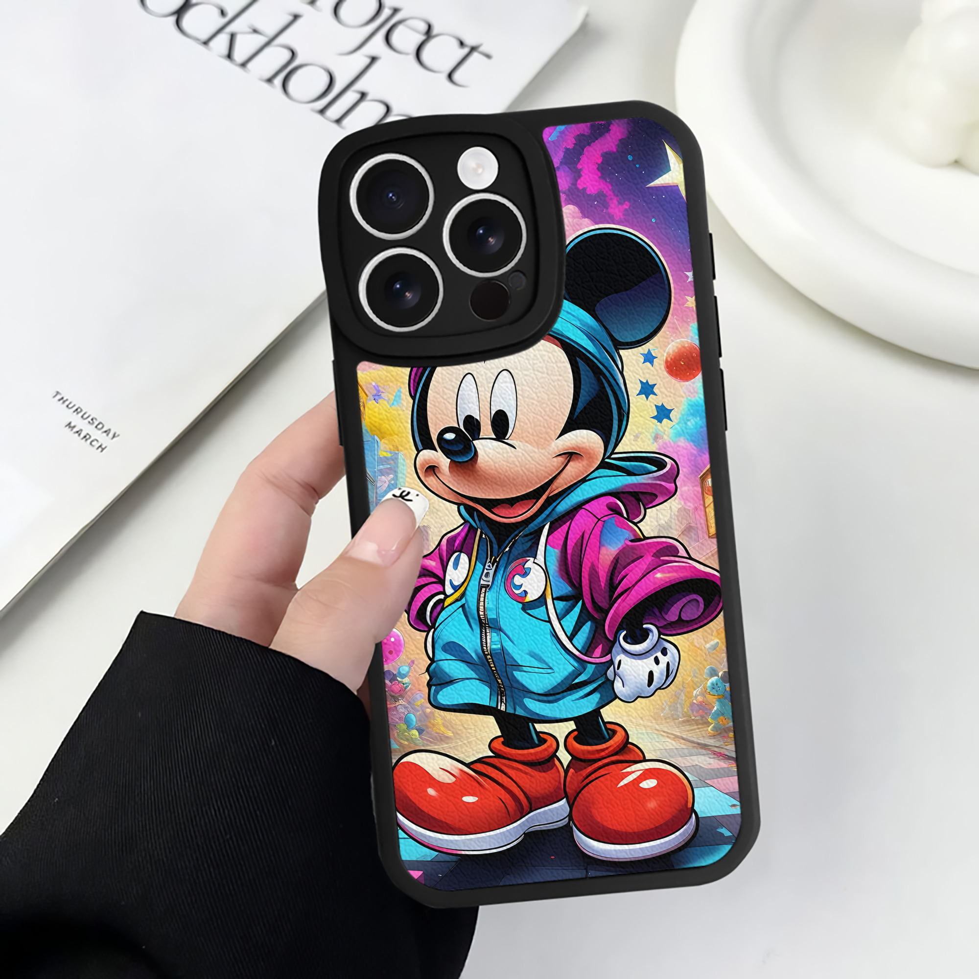 （画像用） ミッキーマウス Mickey Mouse 【iPhone 16シリーズ対応】シリコンスマホケース（レザー調） 材質：シリコン